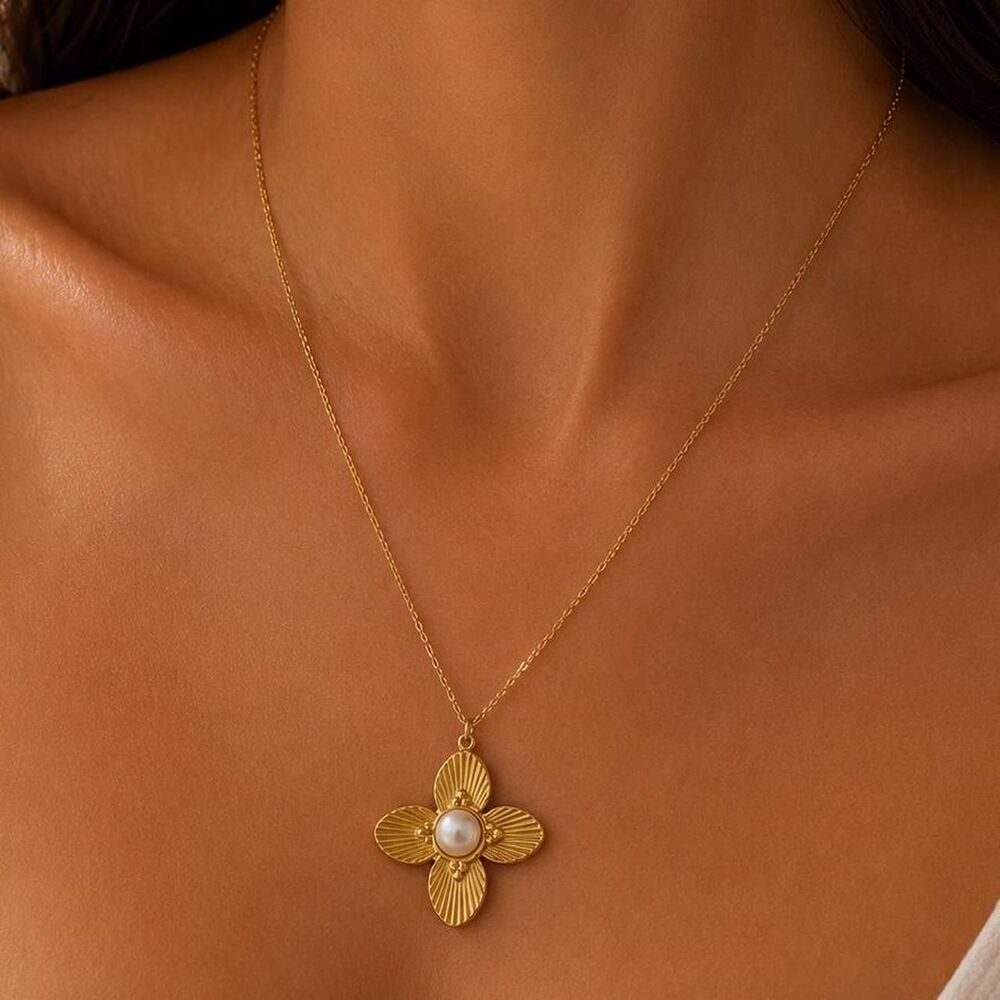 pearl bloom necklace D99